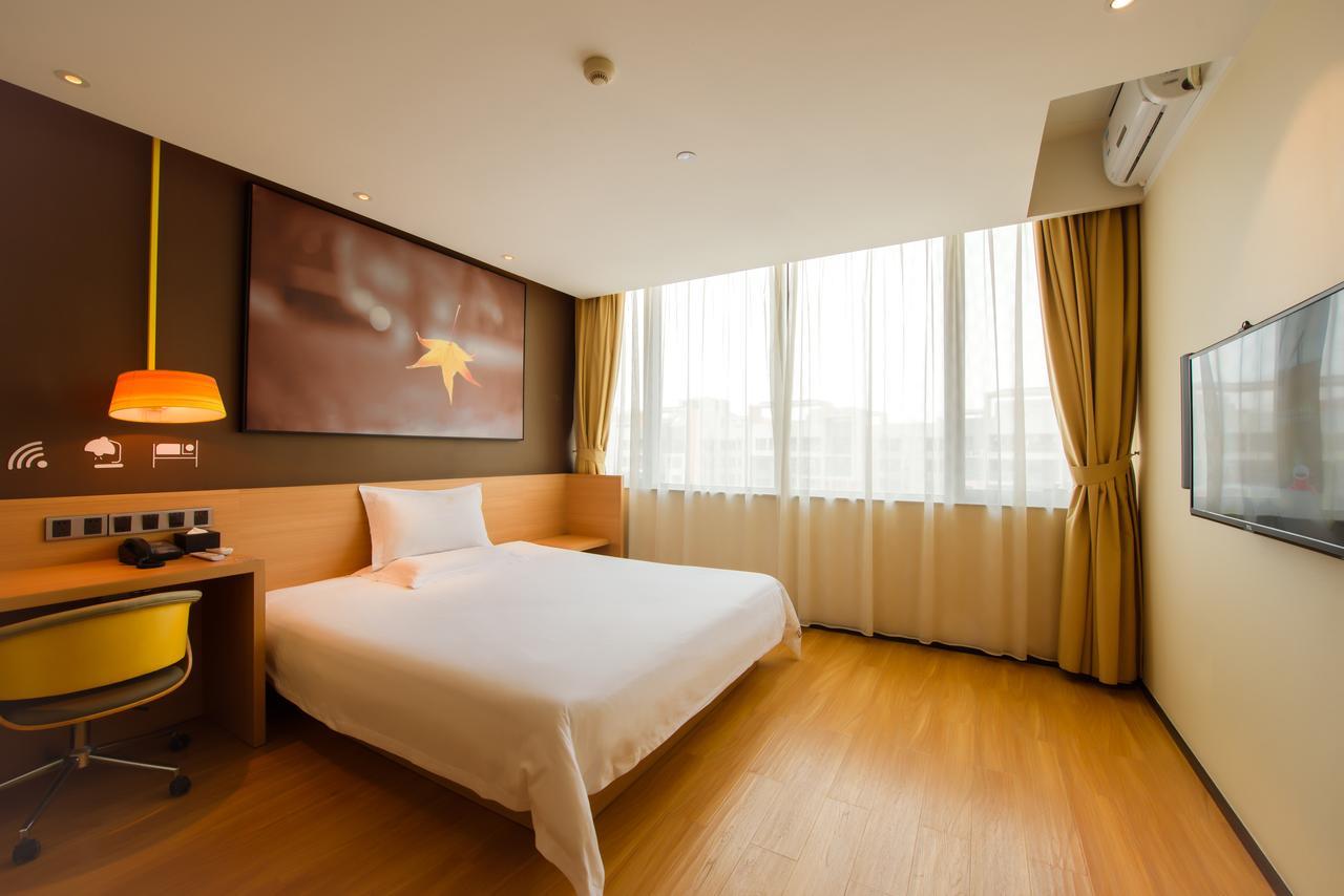 Iu Hotel Hezhou Bus Terminal Bagian luar foto