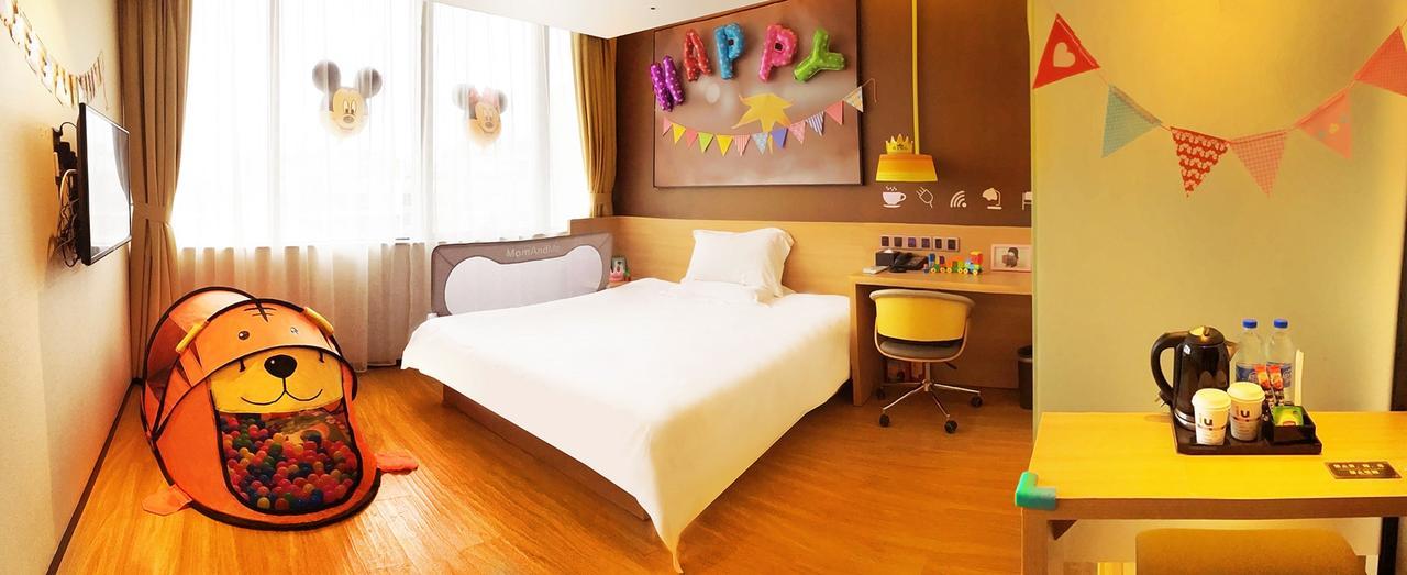 Iu Hotel Hezhou Bus Terminal Bagian luar foto