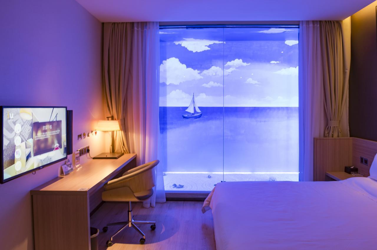 Iu Hotel Hezhou Bus Terminal Bagian luar foto