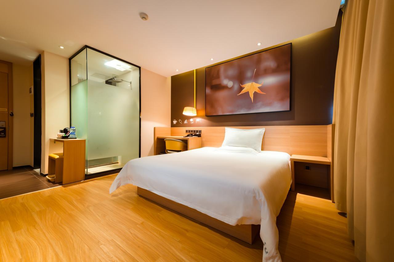 Iu Hotel Hezhou Bus Terminal Bagian luar foto